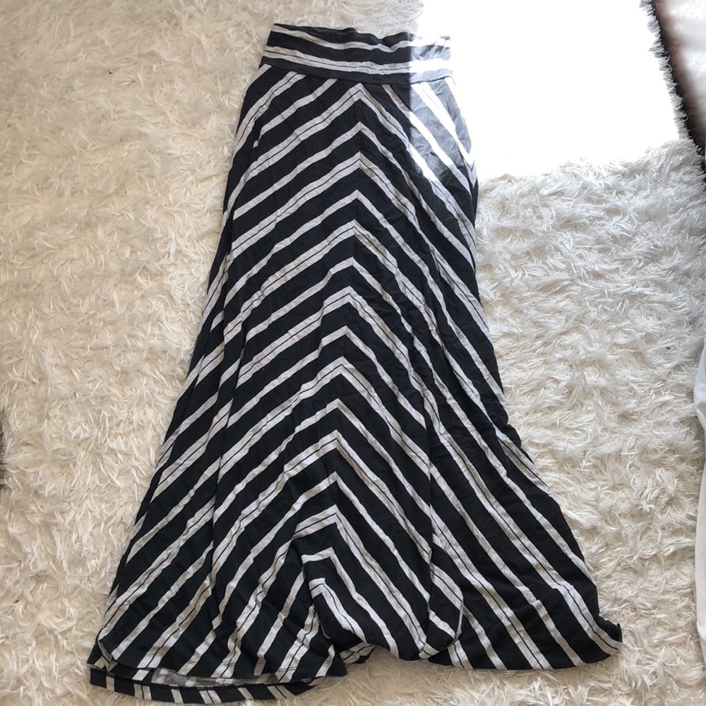 Victoria's Secret Black and White Maxi Skirt